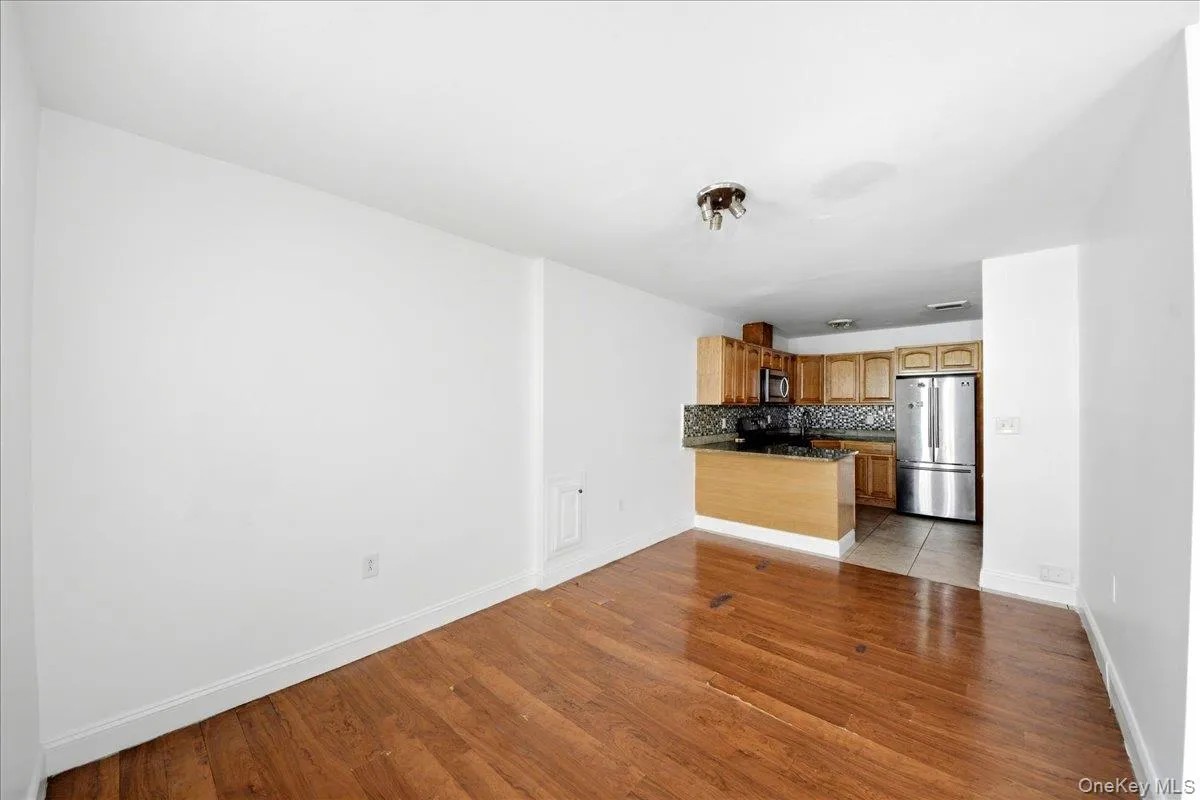 2975 Edson Avenue, New York, NY, 2 Bedrooms Bedrooms, 5 Rooms Rooms,1 BathroomBathrooms,Residential Lease,For Rent,Edson,0,KEY1010090 2975 Edson Avenue, New York, NY, 2 Bedrooms Bedrooms, 5 Rooms Rooms,1 BathroomBathrooms,Residential Lease,For Rent,Edson,0,KEY1010090