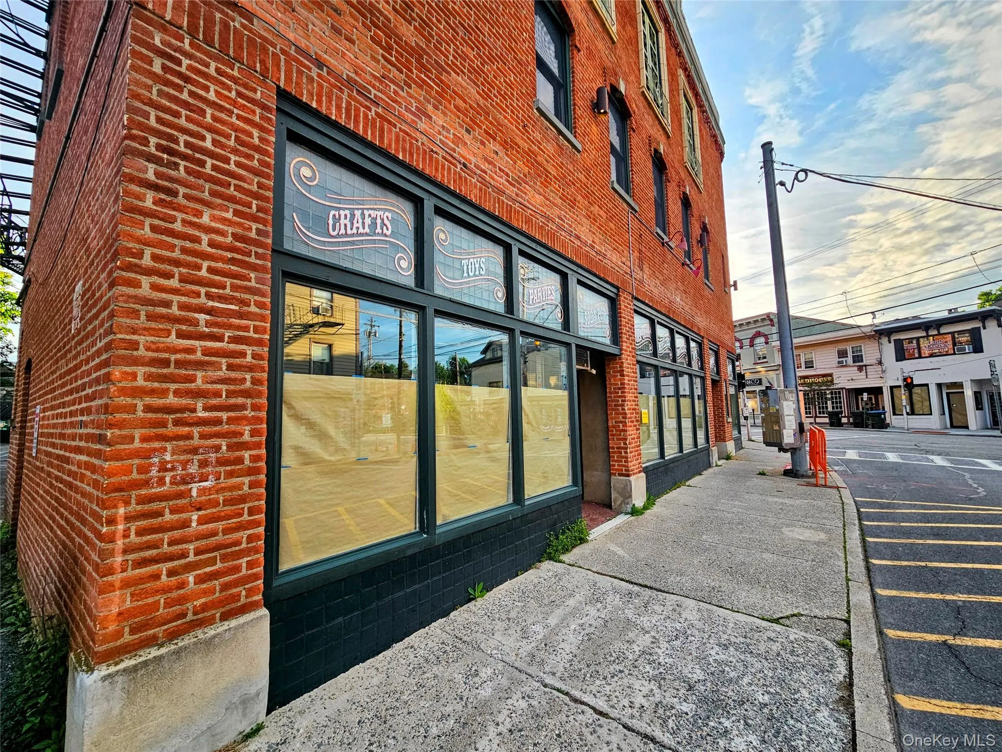 West Street windows as you approach Main Street. Behind the glass are two spaces along West Street plus an alcove space fronting on both Main and West. West Street windows as you approach Main Street. Behind the glass are two spaces along West Street plus an alcove space fronting on both Main and West.