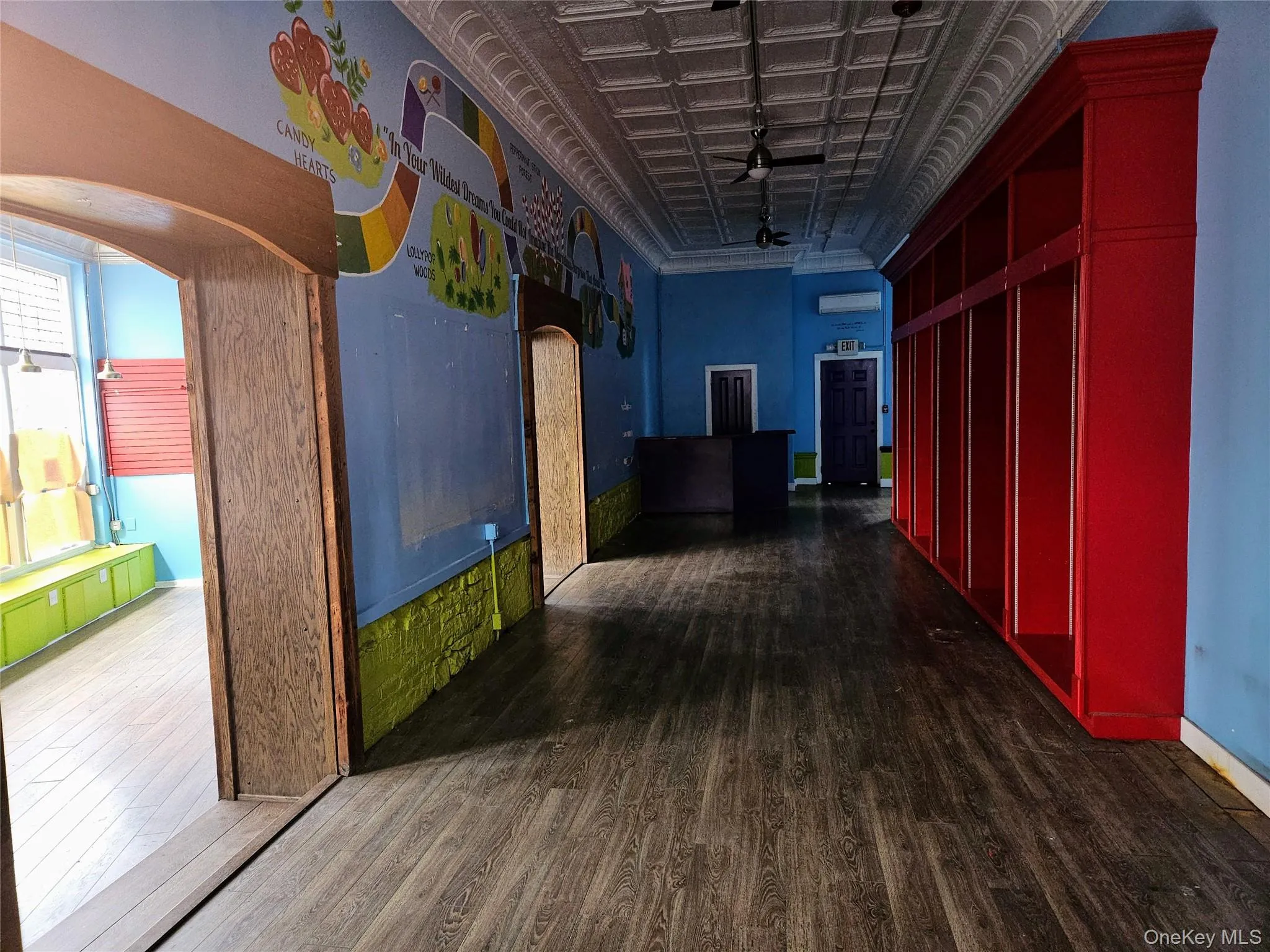 Looking toward the rear of the space. Looking toward the rear of the space.