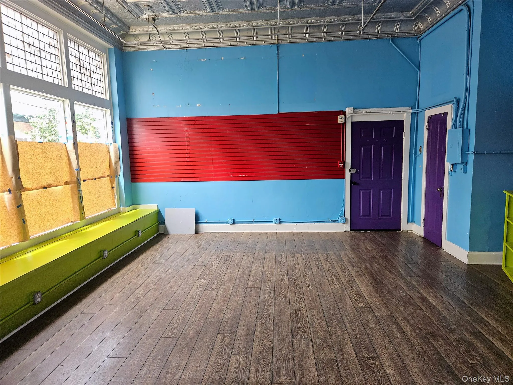 Approximately 261 sf rear West Street space. Approximately 261 sf rear West Street space.