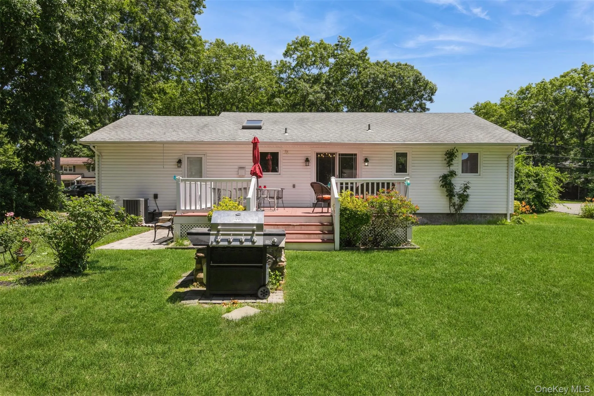 42 Summit Drive, Smithtown, NY, 3 Bedrooms Bedrooms, 5 Rooms Rooms,2 BathroomsBathrooms,Residential,For Rent,Summit,0,KEY1010094 42 Summit Drive, Smithtown, NY, 3 Bedrooms Bedrooms, 5 Rooms Rooms,2 BathroomsBathrooms,Residential,For Rent,Summit,0,KEY1010094