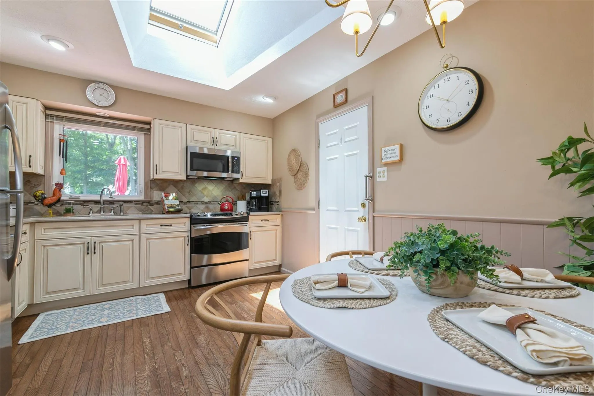 42 Summit Drive, Smithtown, NY, 3 Bedrooms Bedrooms, 5 Rooms Rooms,2 BathroomsBathrooms,Residential,For Rent,Summit,0,KEY1010094 42 Summit Drive, Smithtown, NY, 3 Bedrooms Bedrooms, 5 Rooms Rooms,2 BathroomsBathrooms,Residential,For Rent,Summit,0,KEY1010094