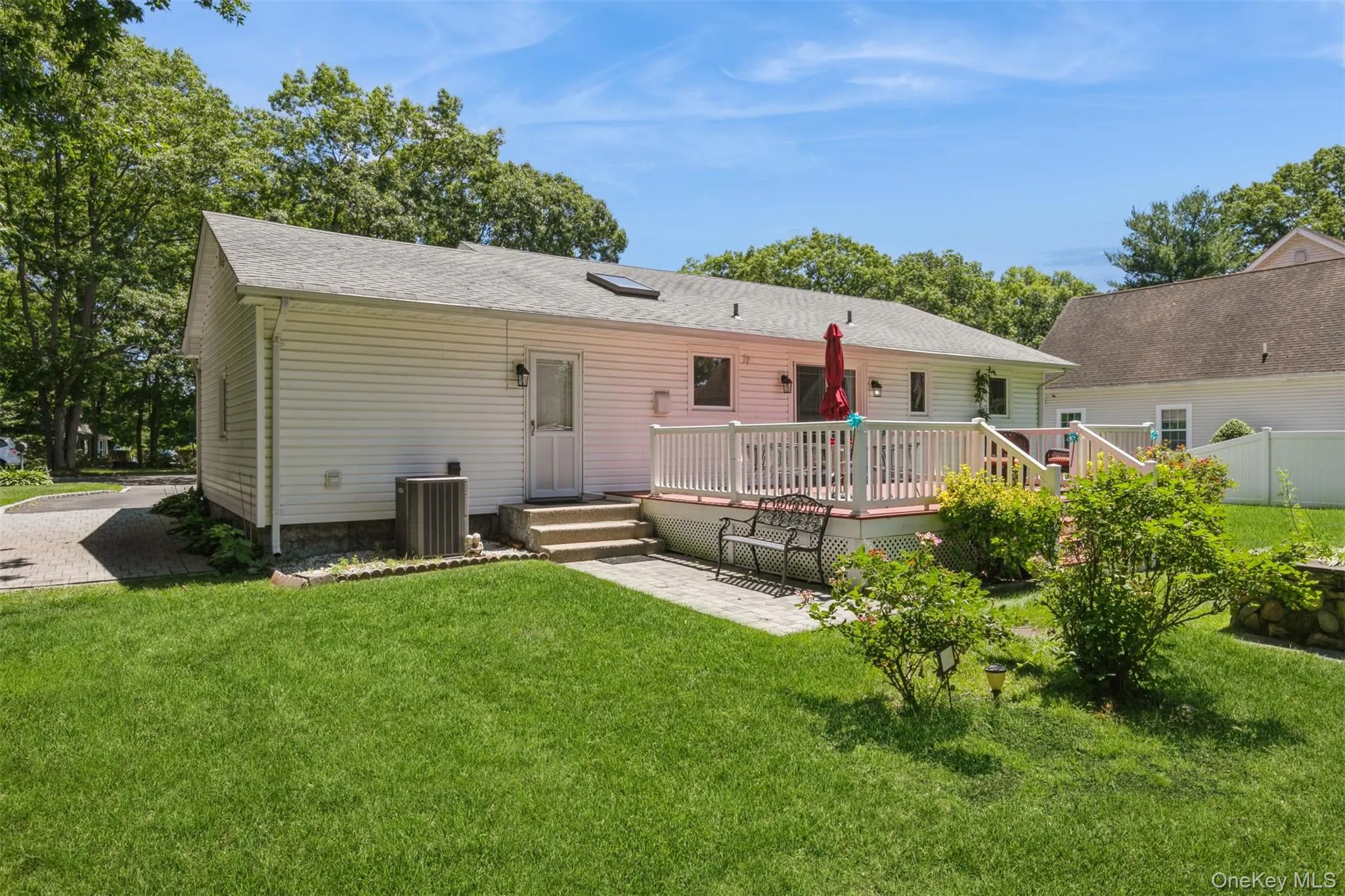 42 Summit Drive, Smithtown, NY, 3 Bedrooms Bedrooms, 5 Rooms Rooms,2 BathroomsBathrooms,Residential,For Rent,Summit,0,KEY1010094 42 Summit Drive, Smithtown, NY, 3 Bedrooms Bedrooms, 5 Rooms Rooms,2 BathroomsBathrooms,Residential,For Rent,Summit,0,KEY1010094