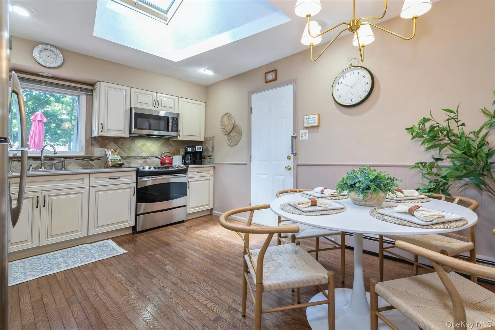 42 Summit Drive, Smithtown, NY, 3 Bedrooms Bedrooms, 5 Rooms Rooms,2 BathroomsBathrooms,Residential,For Rent,Summit,0,KEY1010094 42 Summit Drive, Smithtown, NY, 3 Bedrooms Bedrooms, 5 Rooms Rooms,2 BathroomsBathrooms,Residential,For Rent,Summit,0,KEY1010094