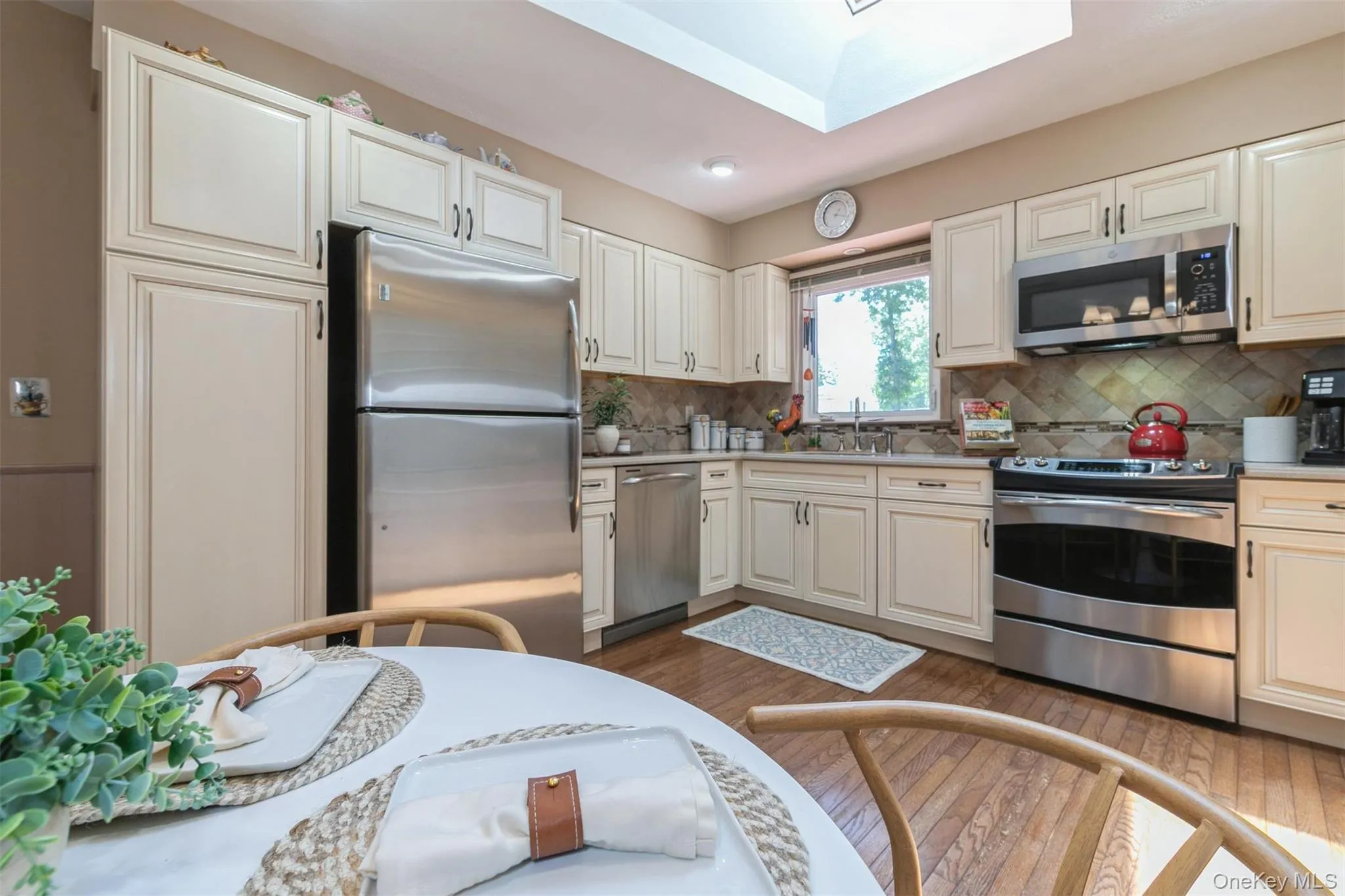 42 Summit Drive, Smithtown, NY, 3 Bedrooms Bedrooms, 5 Rooms Rooms,2 BathroomsBathrooms,Residential,For Rent,Summit,0,KEY1010094 42 Summit Drive, Smithtown, NY, 3 Bedrooms Bedrooms, 5 Rooms Rooms,2 BathroomsBathrooms,Residential,For Rent,Summit,0,KEY1010094