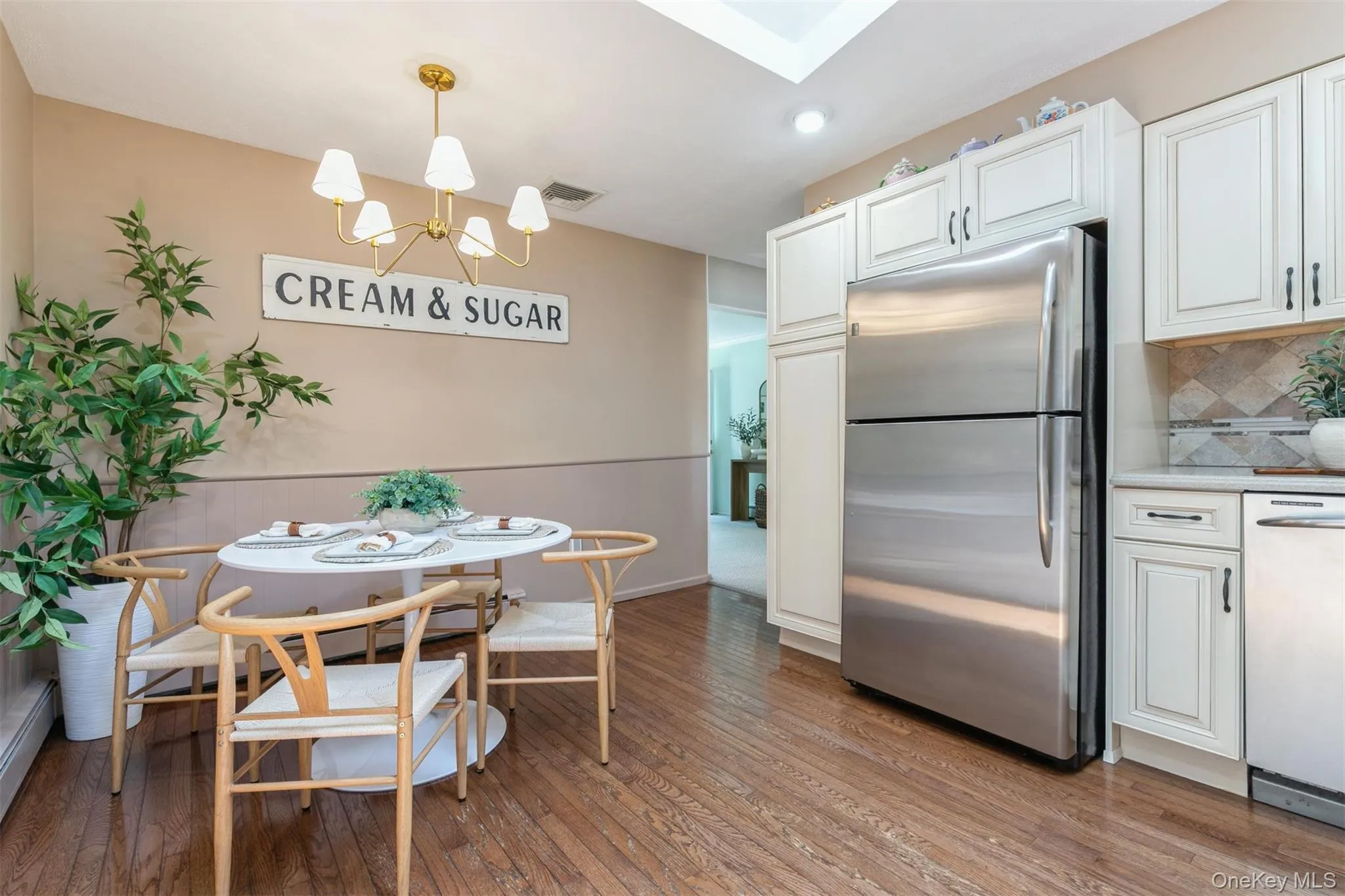 42 Summit Drive, Smithtown, NY, 3 Bedrooms Bedrooms, 5 Rooms Rooms,2 BathroomsBathrooms,Residential,For Rent,Summit,0,KEY1010094 42 Summit Drive, Smithtown, NY, 3 Bedrooms Bedrooms, 5 Rooms Rooms,2 BathroomsBathrooms,Residential,For Rent,Summit,0,KEY1010094
