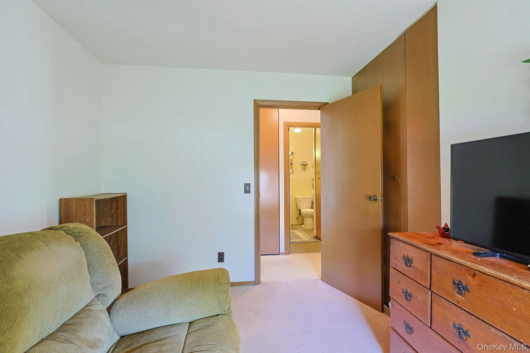 There's a generous closet in this bedroom as well. There's a generous closet in this bedroom as well.