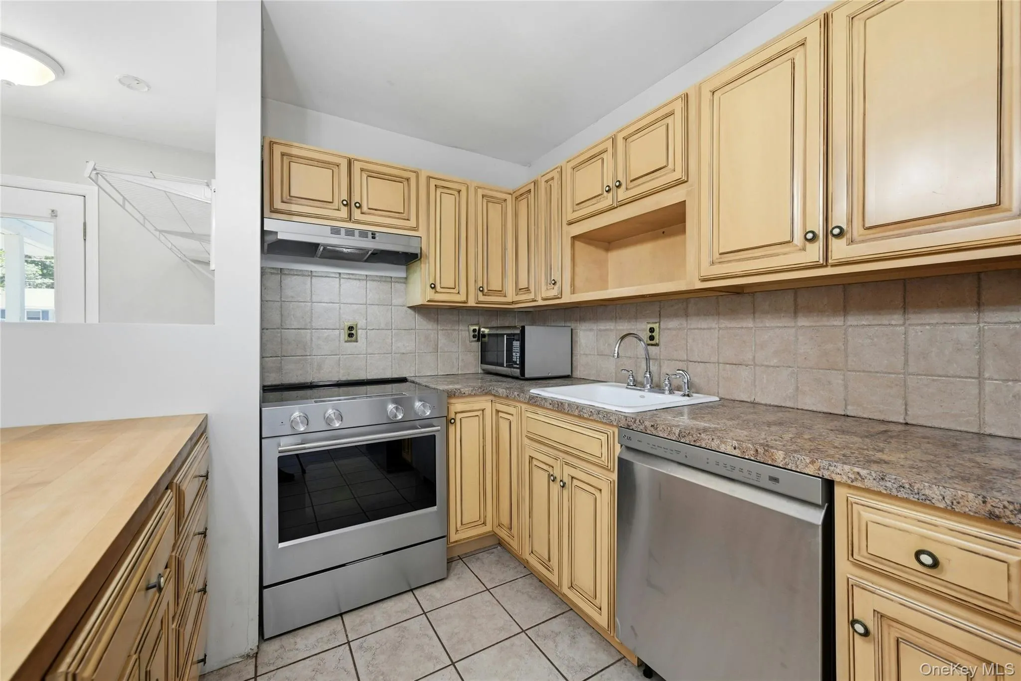 All new stainless kitchen appliances. All new stainless kitchen appliances.