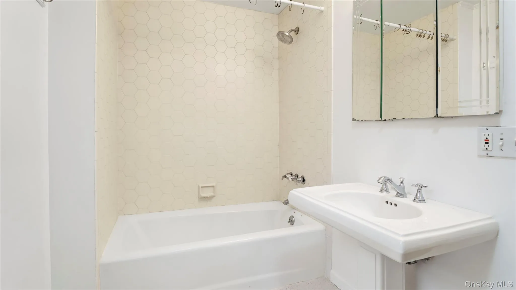 Full Bath Full Bath