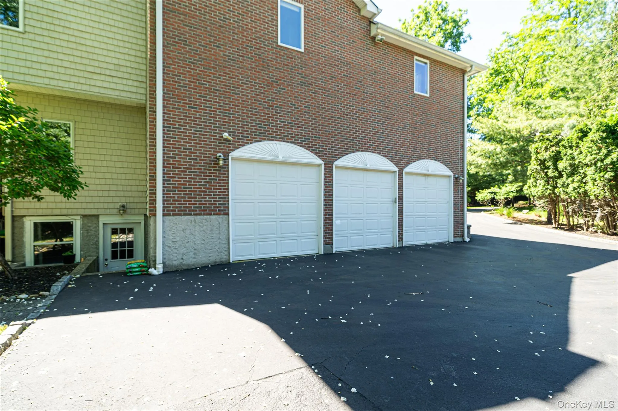 589 Landing Avenue, Smithtown, NY, 4 Bedrooms Bedrooms, 9 Rooms Rooms,2 BathroomsBathrooms,Residential,For Rent,Landing,0,1010107 589 Landing Avenue, Smithtown, NY, 4 Bedrooms Bedrooms, 9 Rooms Rooms,2 BathroomsBathrooms,Residential,For Rent,Landing,0,1010107