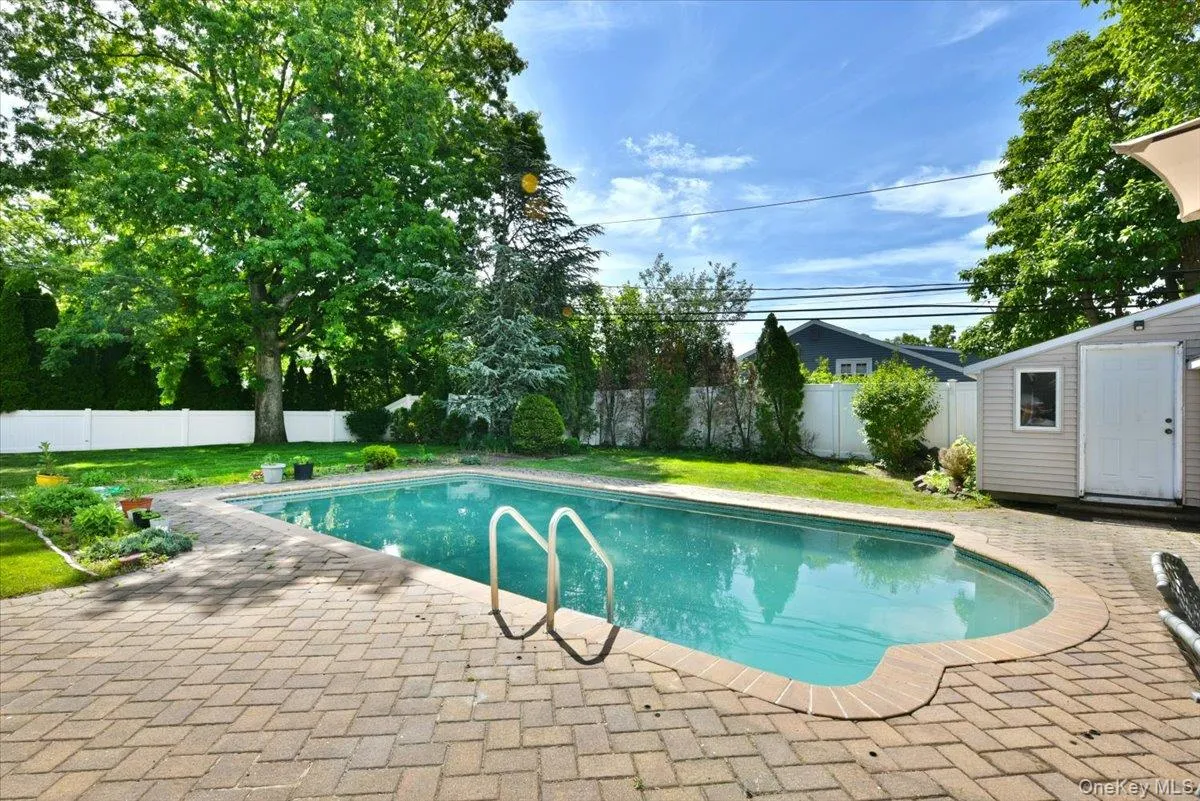 22 Chatham Road, Huntington, NY, 5 Bedrooms Bedrooms, 12 Rooms Rooms,4 BathroomsBathrooms,Residential,For Rent,Chatham,0,1010112 22 Chatham Road, Huntington, NY, 5 Bedrooms Bedrooms, 12 Rooms Rooms,4 BathroomsBathrooms,Residential,For Rent,Chatham,0,1010112
