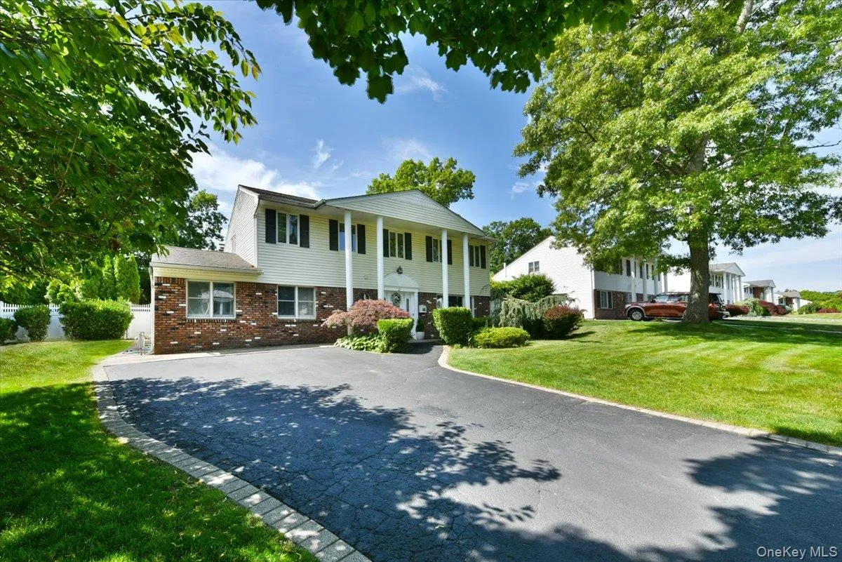 22 Chatham Road, Huntington, NY, 5 Bedrooms Bedrooms, 12 Rooms Rooms,4 BathroomsBathrooms,Residential,For Rent,Chatham,0,1010112 22 Chatham Road, Huntington, NY, 5 Bedrooms Bedrooms, 12 Rooms Rooms,4 BathroomsBathrooms,Residential,For Rent,Chatham,0,1010112