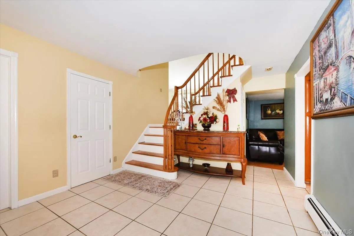 22 Chatham Road, Huntington, NY, 5 Bedrooms Bedrooms, 12 Rooms Rooms,4 BathroomsBathrooms,Residential,For Rent,Chatham,0,1010112 22 Chatham Road, Huntington, NY, 5 Bedrooms Bedrooms, 12 Rooms Rooms,4 BathroomsBathrooms,Residential,For Rent,Chatham,0,1010112