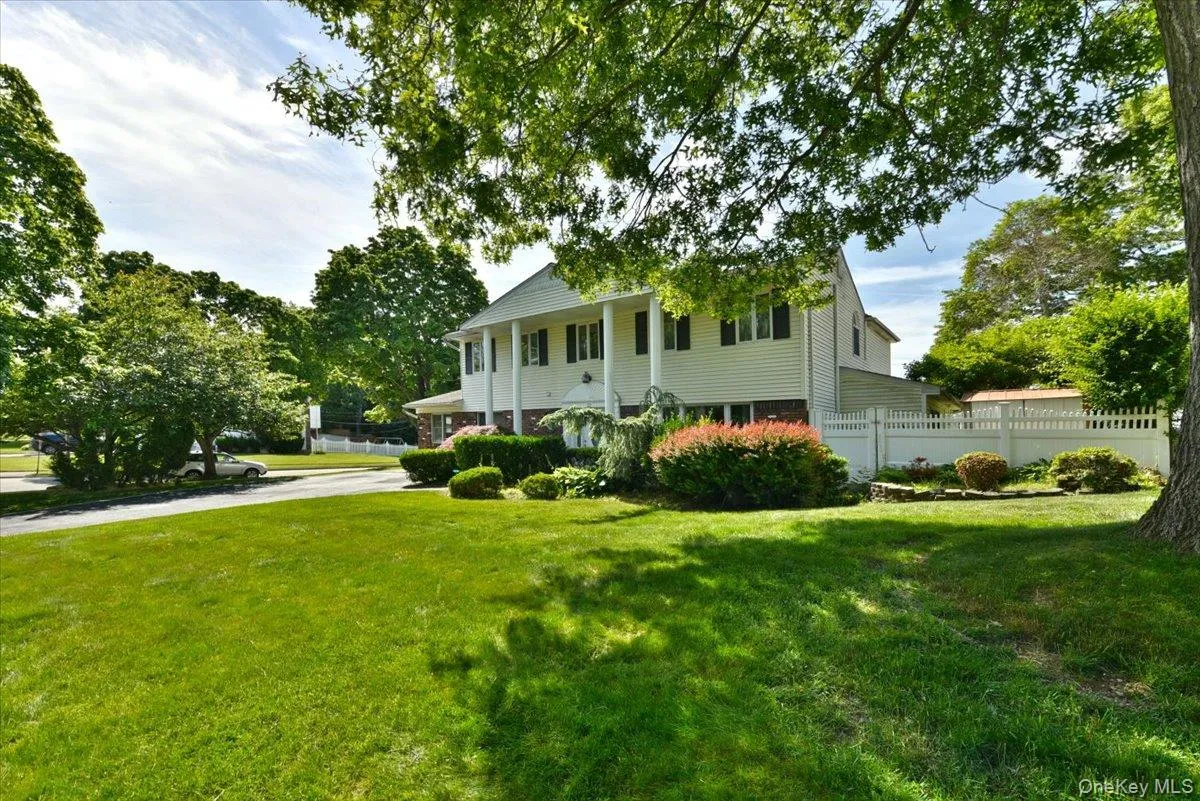 22 Chatham Road, Huntington, NY, 5 Bedrooms Bedrooms, 12 Rooms Rooms,4 BathroomsBathrooms,Residential,For Rent,Chatham,0,1010112 22 Chatham Road, Huntington, NY, 5 Bedrooms Bedrooms, 12 Rooms Rooms,4 BathroomsBathrooms,Residential,For Rent,Chatham,0,1010112