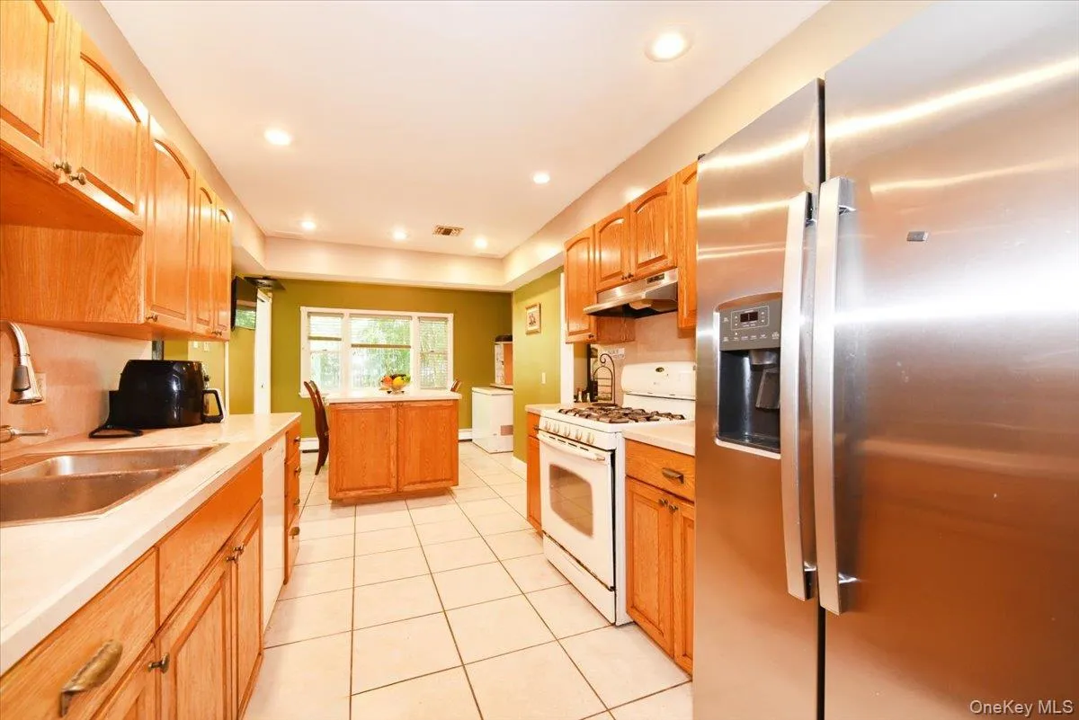 22 Chatham Road, Huntington, NY, 5 Bedrooms Bedrooms, 12 Rooms Rooms,4 BathroomsBathrooms,Residential,For Rent,Chatham,0,1010112 22 Chatham Road, Huntington, NY, 5 Bedrooms Bedrooms, 12 Rooms Rooms,4 BathroomsBathrooms,Residential,For Rent,Chatham,0,1010112