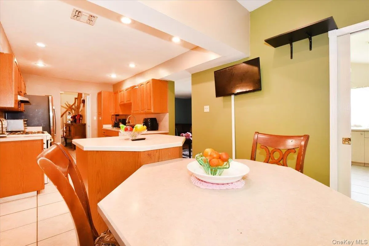 22 Chatham Road, Huntington, NY, 5 Bedrooms Bedrooms, 12 Rooms Rooms,4 BathroomsBathrooms,Residential,For Rent,Chatham,0,1010112 22 Chatham Road, Huntington, NY, 5 Bedrooms Bedrooms, 12 Rooms Rooms,4 BathroomsBathrooms,Residential,For Rent,Chatham,0,1010112