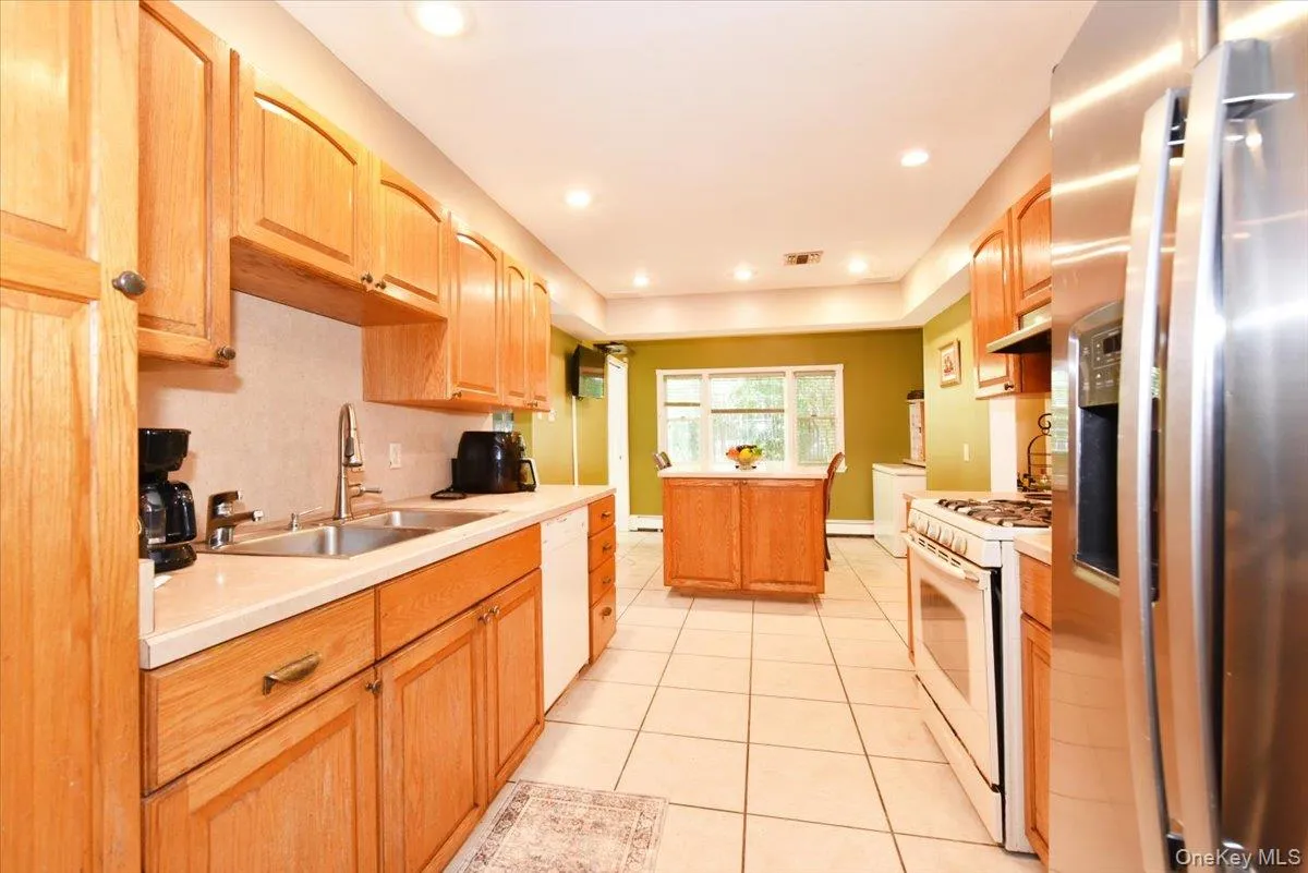 22 Chatham Road, Huntington, NY, 5 Bedrooms Bedrooms, 12 Rooms Rooms,4 BathroomsBathrooms,Residential,For Rent,Chatham,0,1010112 22 Chatham Road, Huntington, NY, 5 Bedrooms Bedrooms, 12 Rooms Rooms,4 BathroomsBathrooms,Residential,For Rent,Chatham,0,1010112