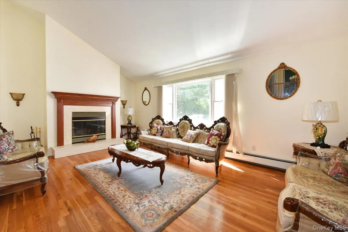 22 Chatham Road, Huntington, NY, 5 Bedrooms Bedrooms, 12 Rooms Rooms,4 BathroomsBathrooms,Residential,For Rent,Chatham,0,1010112 22 Chatham Road, Huntington, NY, 5 Bedrooms Bedrooms, 12 Rooms Rooms,4 BathroomsBathrooms,Residential,For Rent,Chatham,0,1010112