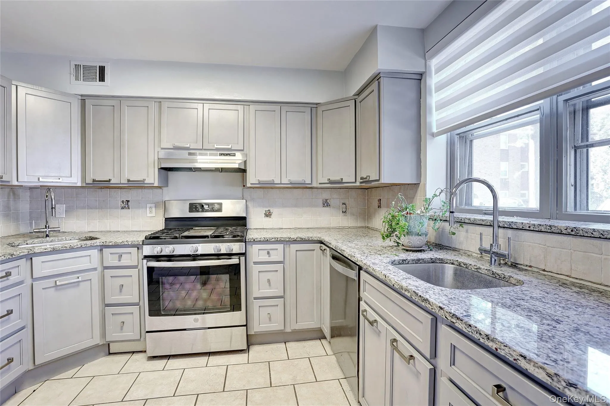 202 Kearsing Parkway, Ramapo, NY, 2 Bedrooms Bedrooms, 5 Rooms Rooms,1 BathroomBathrooms,Residential,For Rent,Kearsing,0,1010122 202 Kearsing Parkway, Ramapo, NY, 2 Bedrooms Bedrooms, 5 Rooms Rooms,1 BathroomBathrooms,Residential,For Rent,Kearsing,0,1010122