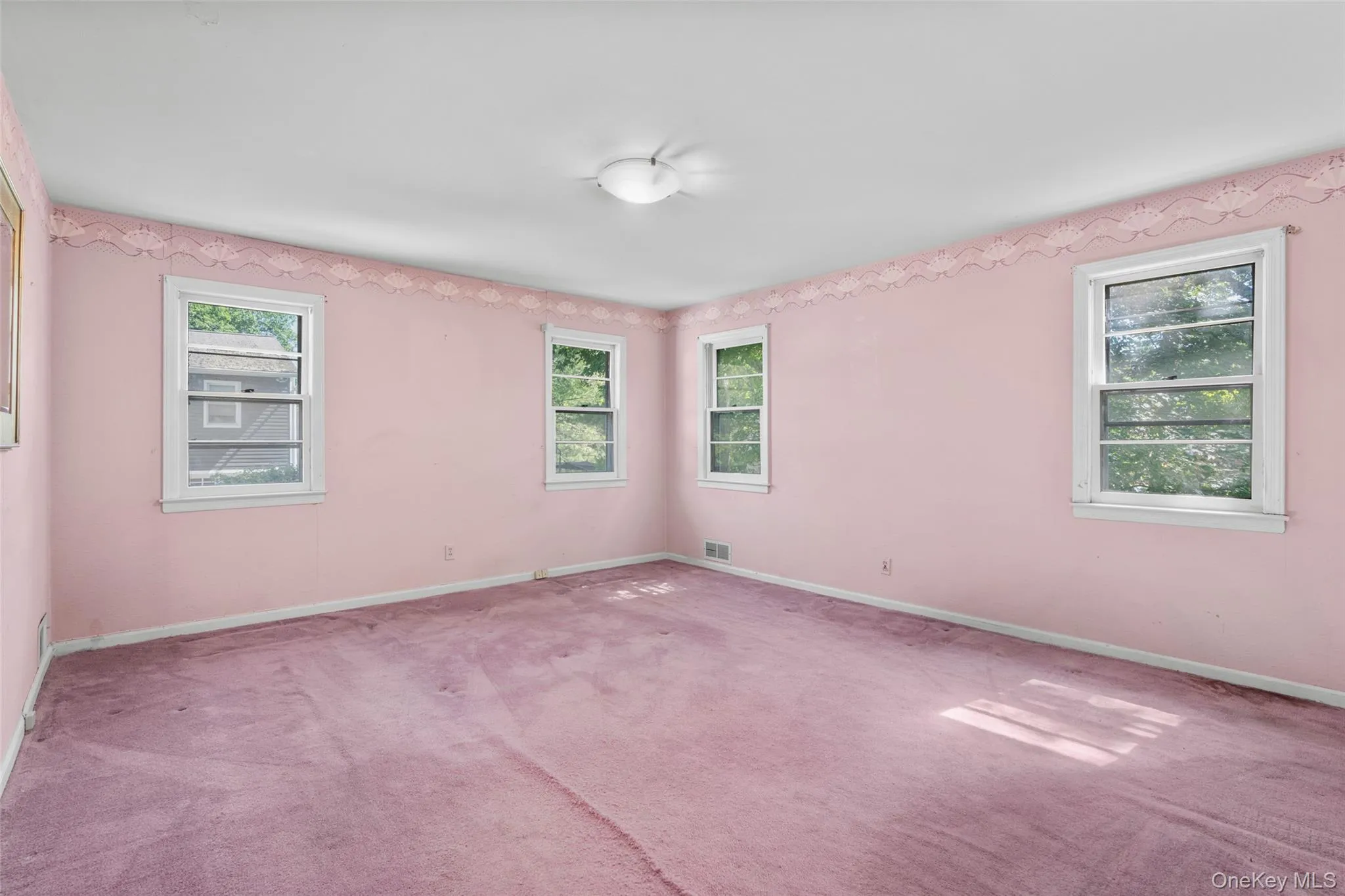 Generous sized Master Ensuite features 4 windows. Generous sized Master Ensuite features 4 windows.