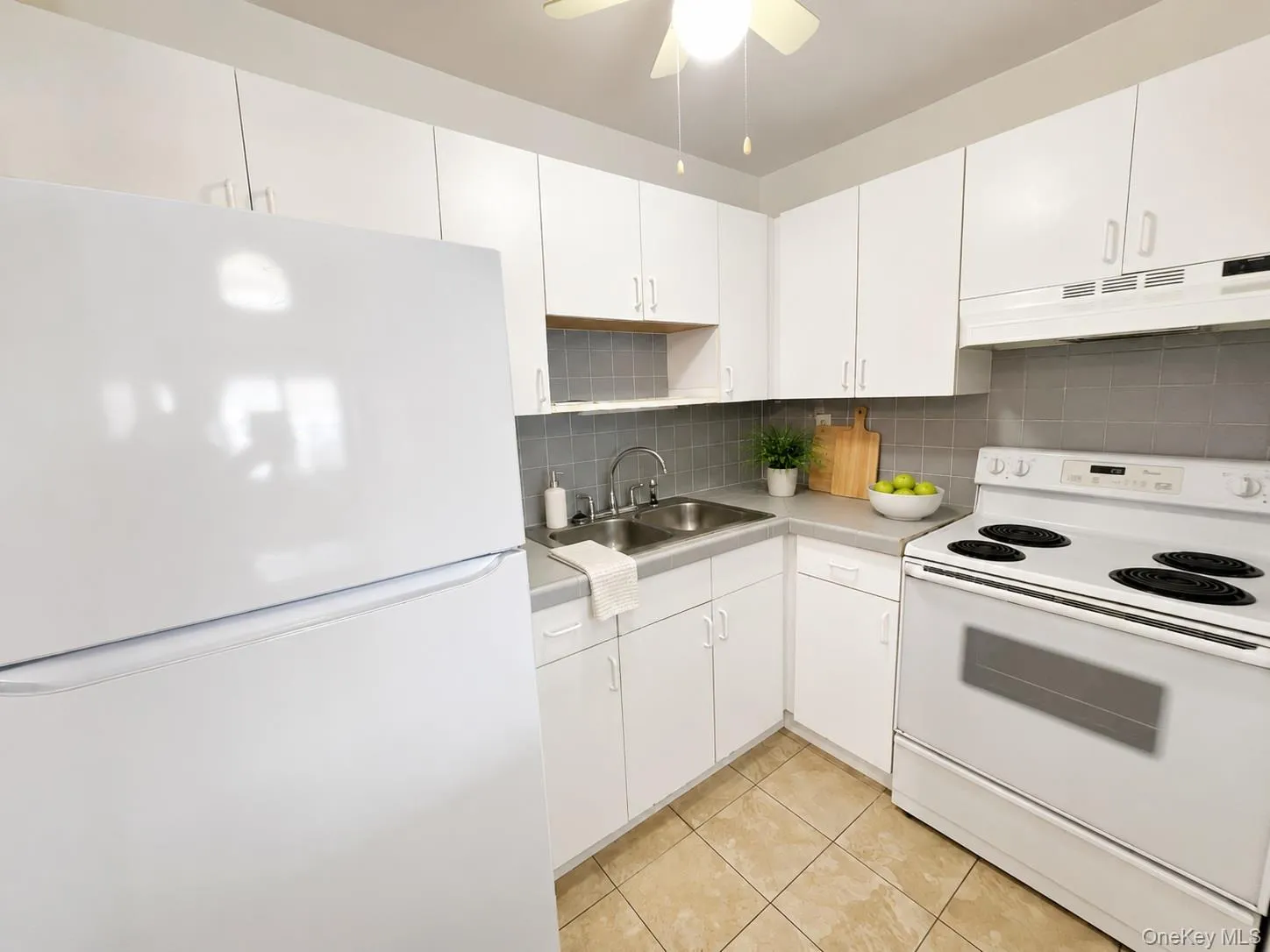 274 Hooker Avenue, Poughkeepsie, NY, 1 Bedroom Bedrooms, 4 Rooms Rooms,1 BathroomBathrooms,Residential Lease,For Rent,Hooker,0,1010127 274 Hooker Avenue, Poughkeepsie, NY, 1 Bedroom Bedrooms, 4 Rooms Rooms,1 BathroomBathrooms,Residential Lease,For Rent,Hooker,0,1010127