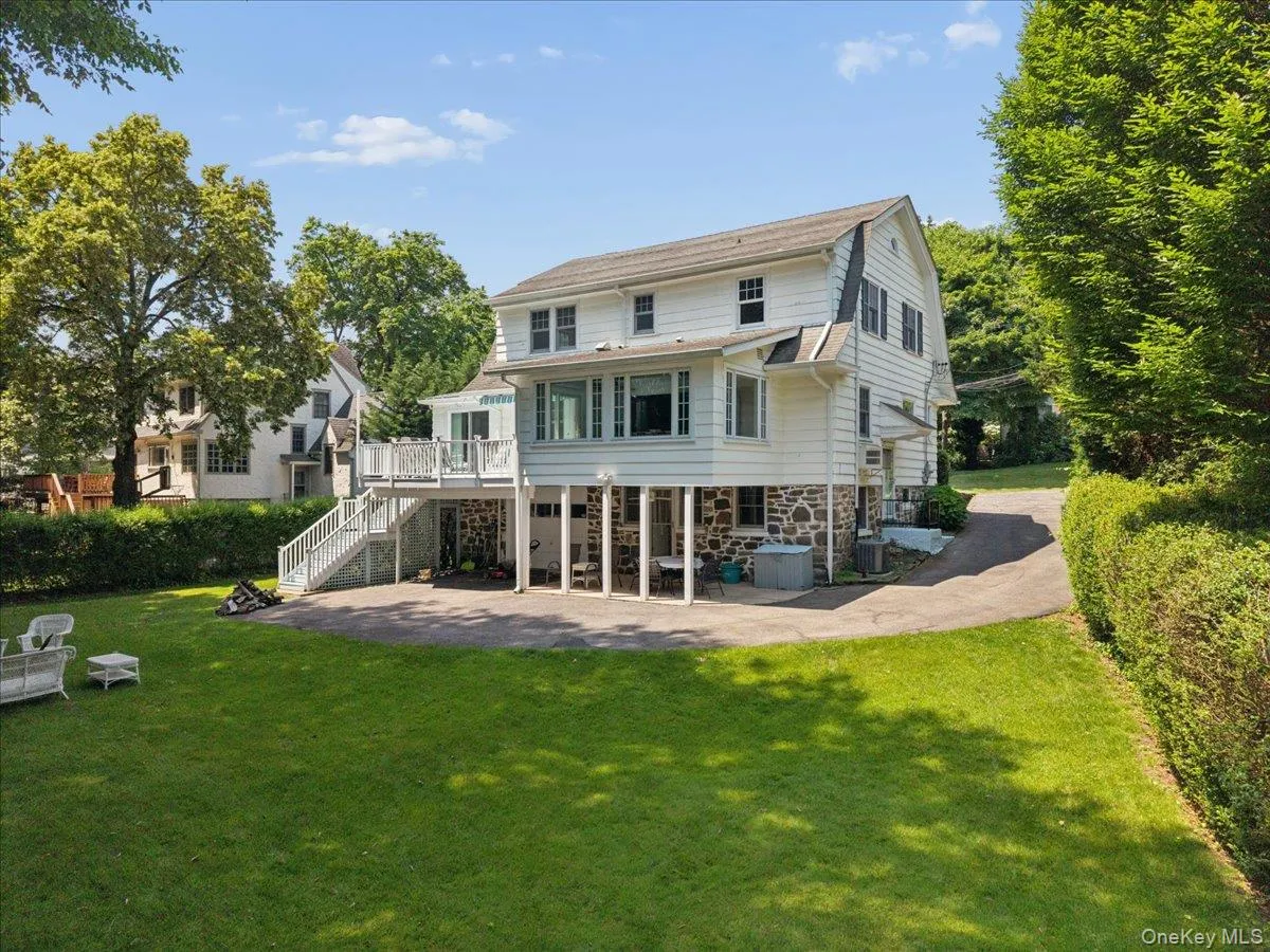 Large private yard with great grass due to wonderful sun exposures! Large private yard with great grass due to wonderful sun exposures!