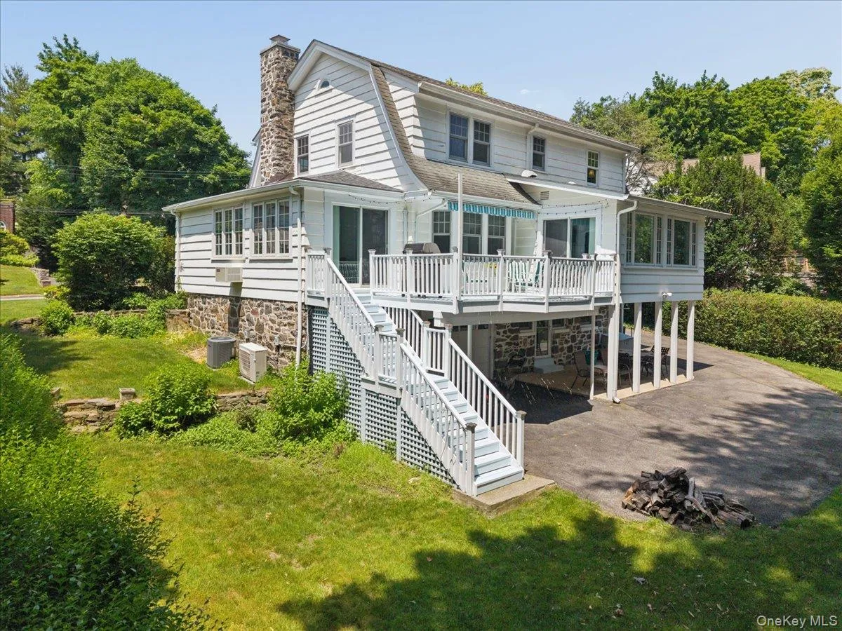 15 Lyons offers endless potential should the next owner want to add on or bump out. It sits well within the building envelope set backs. 15 Lyons offers endless potential should the next owner want to add on or bump out. It sits well within the building envelope set backs.