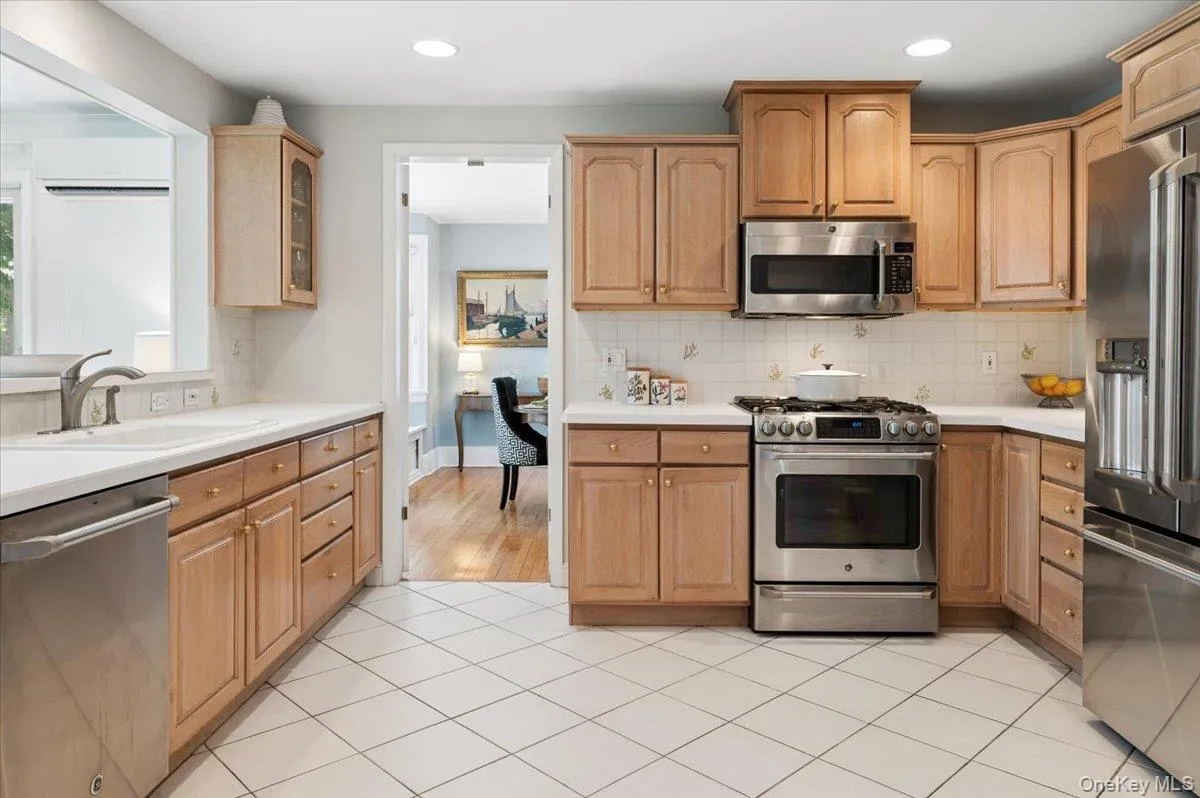 Not shown is the laundry area and a built-in desk on this level. Not shown is the laundry area and a built-in desk on this level.