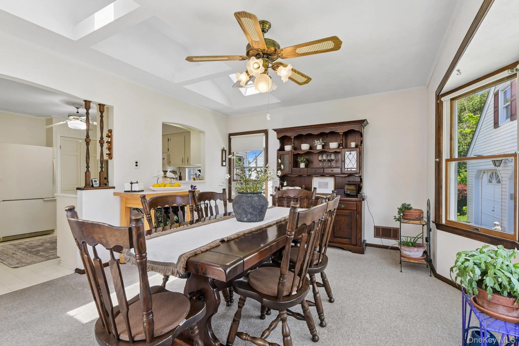 Dining room has 2 skylights too! Dining room has 2 skylights too!