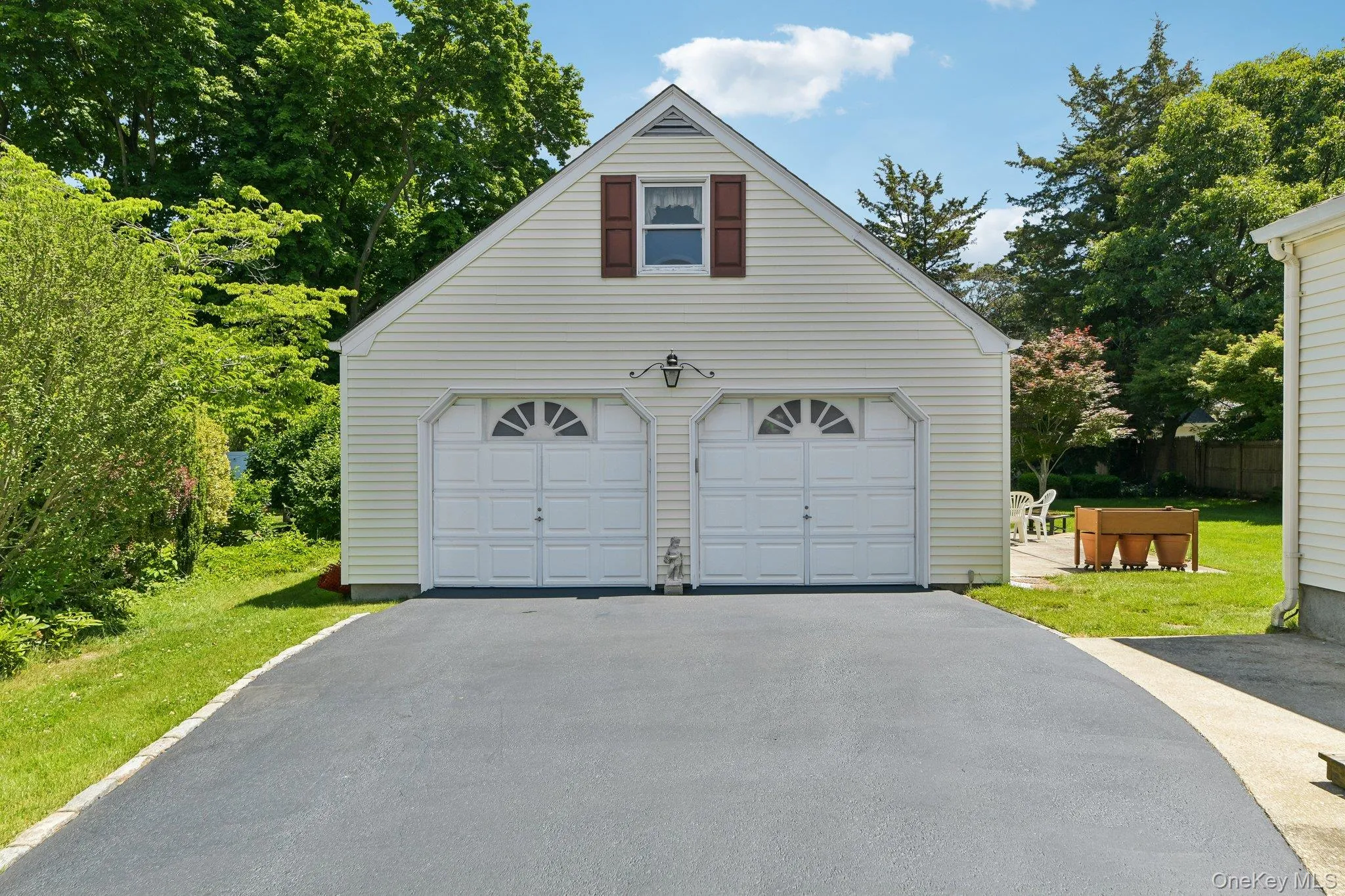 Huge 2 car garage!!! Huge 2 car garage!!!