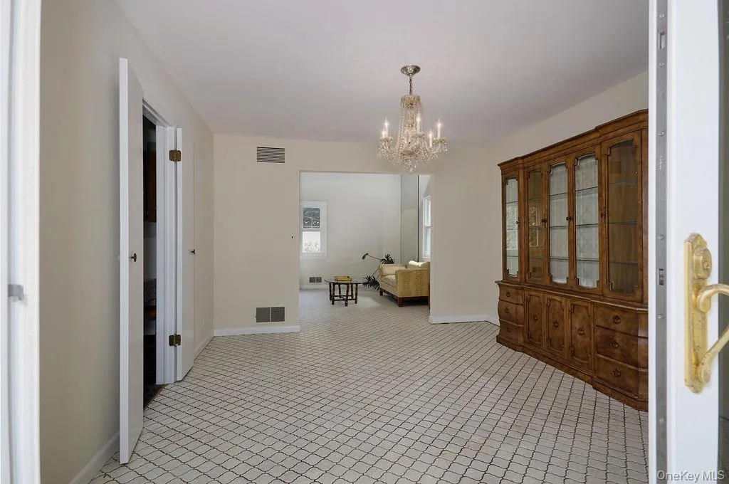 72 Hickory Hill Drive, Greenburgh, NY, 3 Bedrooms Bedrooms, 7 Rooms Rooms,2 BathroomsBathrooms,Residential,For Rent,Hickory Hill,0,KEY1010145 72 Hickory Hill Drive, Greenburgh, NY, 3 Bedrooms Bedrooms, 7 Rooms Rooms,2 BathroomsBathrooms,Residential,For Rent,Hickory Hill,0,KEY1010145
