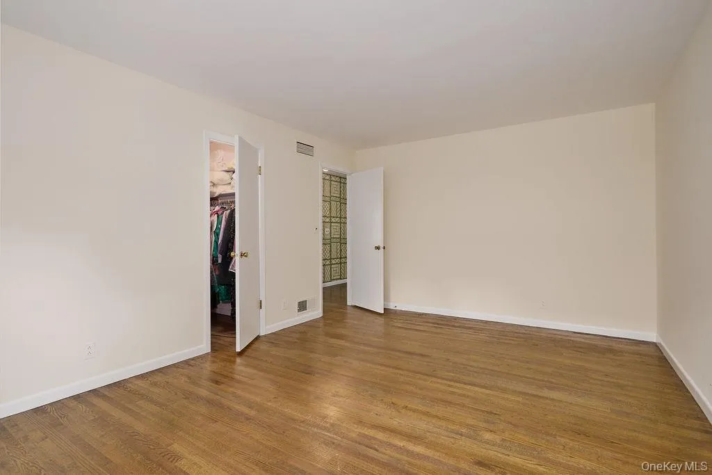 72 Hickory Hill Drive, Greenburgh, NY, 3 Bedrooms Bedrooms, 7 Rooms Rooms,2 BathroomsBathrooms,Residential,For Rent,Hickory Hill,0,KEY1010145 72 Hickory Hill Drive, Greenburgh, NY, 3 Bedrooms Bedrooms, 7 Rooms Rooms,2 BathroomsBathrooms,Residential,For Rent,Hickory Hill,0,KEY1010145