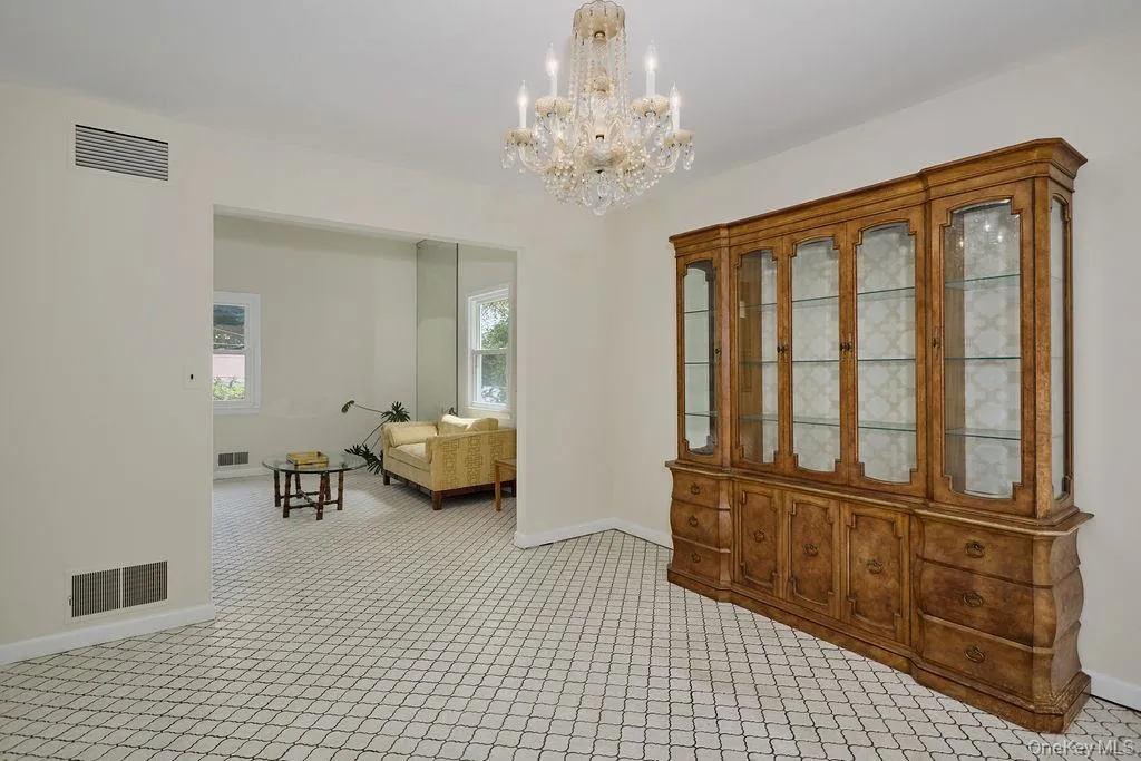 72 Hickory Hill Drive, Greenburgh, NY, 3 Bedrooms Bedrooms, 7 Rooms Rooms,2 BathroomsBathrooms,Residential,For Rent,Hickory Hill,0,KEY1010145 72 Hickory Hill Drive, Greenburgh, NY, 3 Bedrooms Bedrooms, 7 Rooms Rooms,2 BathroomsBathrooms,Residential,For Rent,Hickory Hill,0,KEY1010145