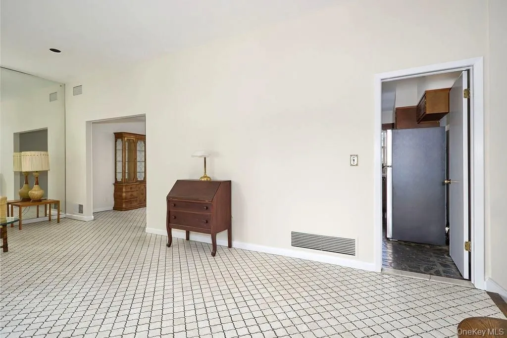 72 Hickory Hill Drive, Greenburgh, NY, 3 Bedrooms Bedrooms, 7 Rooms Rooms,2 BathroomsBathrooms,Residential,For Rent,Hickory Hill,0,KEY1010145 72 Hickory Hill Drive, Greenburgh, NY, 3 Bedrooms Bedrooms, 7 Rooms Rooms,2 BathroomsBathrooms,Residential,For Rent,Hickory Hill,0,KEY1010145