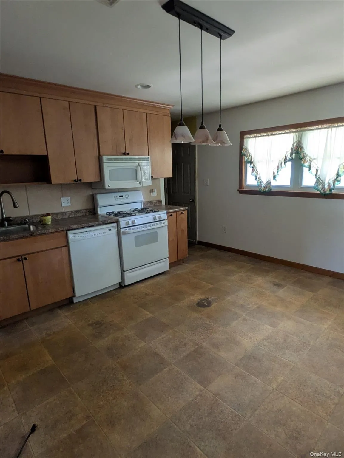 15 Kalina Drive, Saugerties, NY, 3 Bedrooms Bedrooms, 6 Rooms Rooms,1 BathroomBathrooms,Residential,For Rent,Kalina,0,1010147 15 Kalina Drive, Saugerties, NY, 3 Bedrooms Bedrooms, 6 Rooms Rooms,1 BathroomBathrooms,Residential,For Rent,Kalina,0,1010147