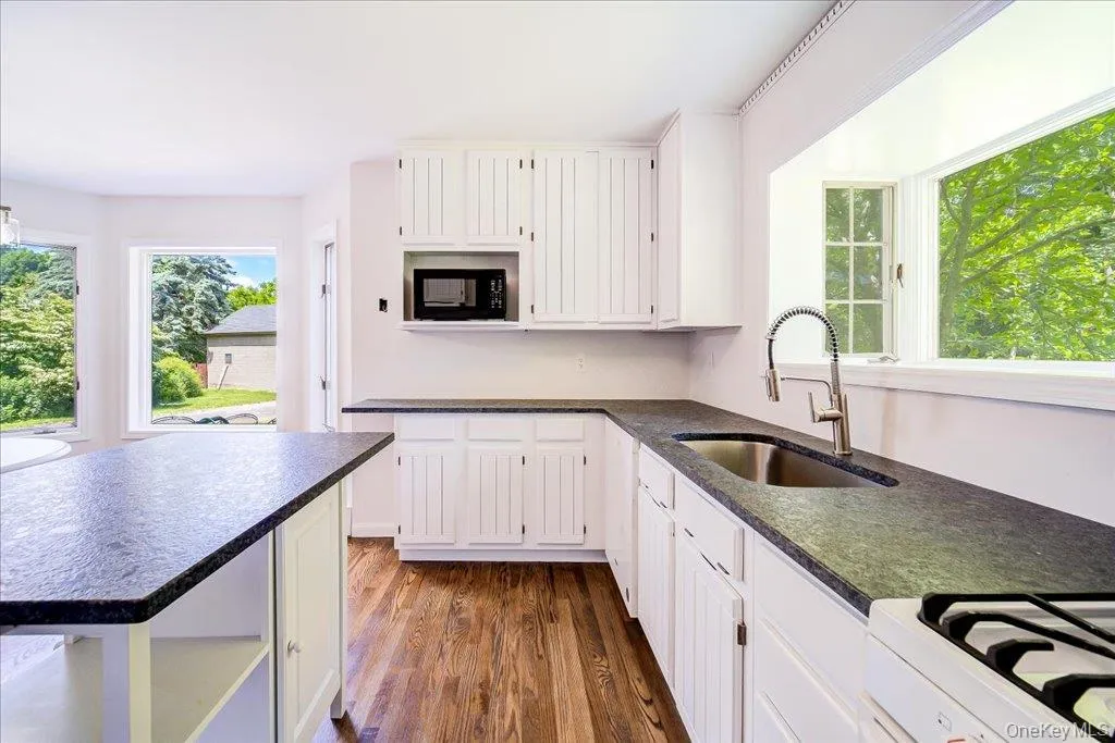 1524 State Route 17A, Warwick (town), NY, 4 Bedrooms Bedrooms, 12 Rooms Rooms,2 BathroomsBathrooms,Residential,For Rent,State Route 17A,0,1010149 1524 State Route 17A, Warwick (town), NY, 4 Bedrooms Bedrooms, 12 Rooms Rooms,2 BathroomsBathrooms,Residential,For Rent,State Route 17A,0,1010149