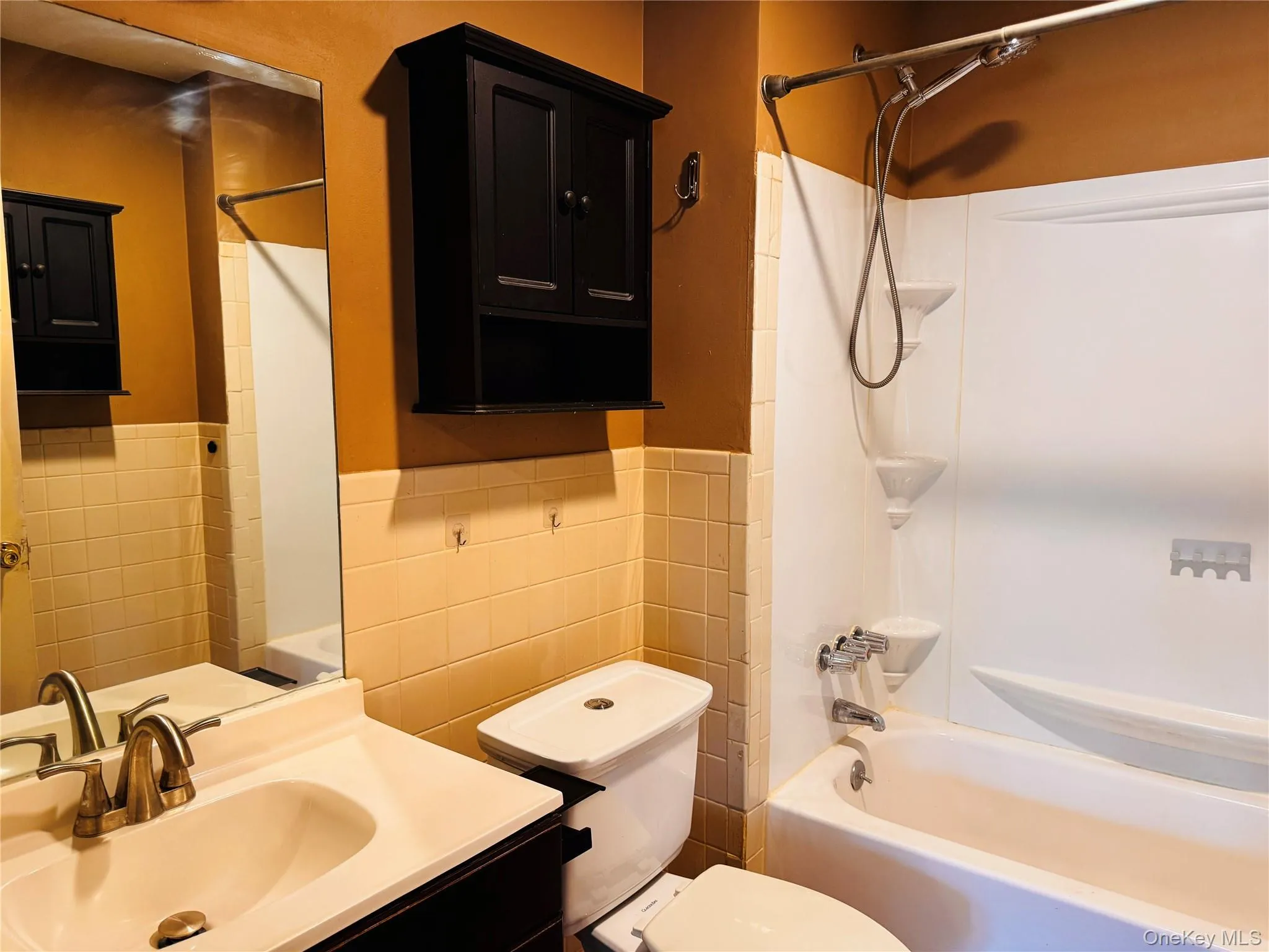 Primary Bathroom with tub and vanity. Primary Bathroom with tub and vanity.