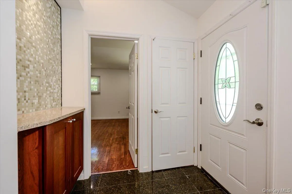 Entry foyer off front entrance Entry foyer off front entrance