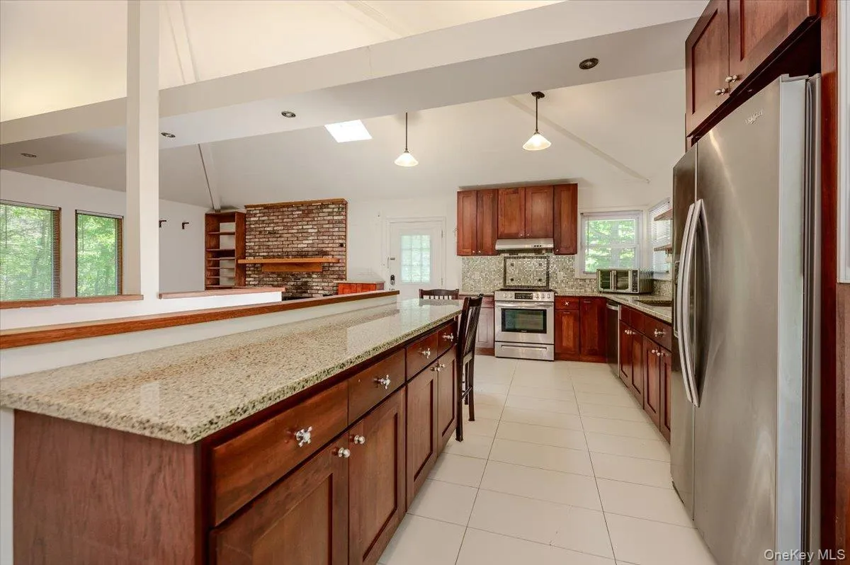 Granite breakfast bar with lots of storage Granite breakfast bar with lots of storage