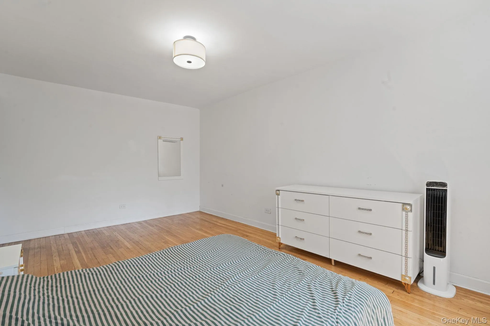 139-15 83rd Avenue, New York, NY, 2 Bedrooms Bedrooms, 4 Rooms Rooms,1 BathroomBathrooms,Residential,For Rent,83rd,0,1010170 139-15 83rd Avenue, New York, NY, 2 Bedrooms Bedrooms, 4 Rooms Rooms,1 BathroomBathrooms,Residential,For Rent,83rd,0,1010170