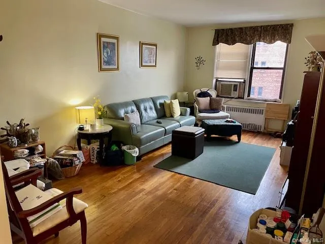 48-21 40th Street, New York, NY, 2 Bedrooms Bedrooms, 5 Rooms Rooms,1 BathroomBathrooms,Residential,For Rent,40th,0,1010174 48-21 40th Street, New York, NY, 2 Bedrooms Bedrooms, 5 Rooms Rooms,1 BathroomBathrooms,Residential,For Rent,40th,0,1010174