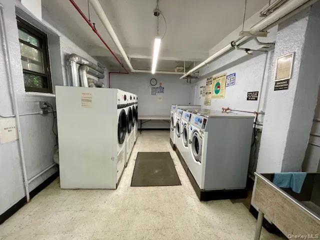 48-21 40th Street, New York, NY, 2 Bedrooms Bedrooms, 5 Rooms Rooms,1 BathroomBathrooms,Residential,For Rent,40th,0,1010174 48-21 40th Street, New York, NY, 2 Bedrooms Bedrooms, 5 Rooms Rooms,1 BathroomBathrooms,Residential,For Rent,40th,0,1010174