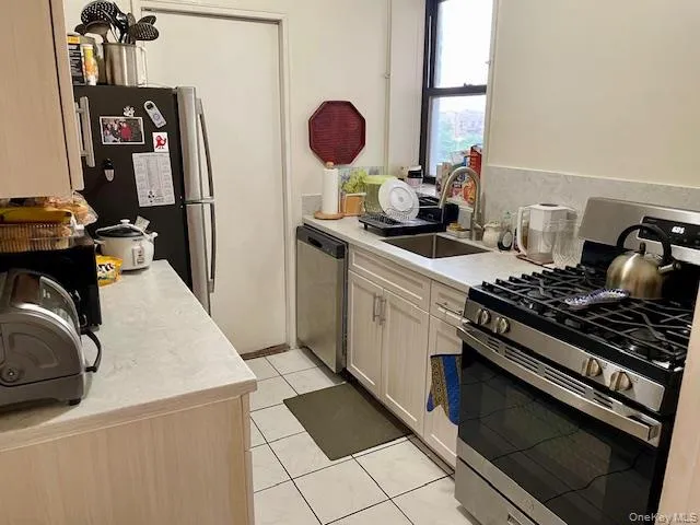 48-21 40th Street, New York, NY, 2 Bedrooms Bedrooms, 5 Rooms Rooms,1 BathroomBathrooms,Residential,For Rent,40th,0,1010174 48-21 40th Street, New York, NY, 2 Bedrooms Bedrooms, 5 Rooms Rooms,1 BathroomBathrooms,Residential,For Rent,40th,0,1010174