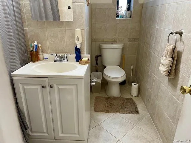 48-21 40th Street, New York, NY, 2 Bedrooms Bedrooms, 5 Rooms Rooms,1 BathroomBathrooms,Residential,For Rent,40th,0,1010174 48-21 40th Street, New York, NY, 2 Bedrooms Bedrooms, 5 Rooms Rooms,1 BathroomBathrooms,Residential,For Rent,40th,0,1010174