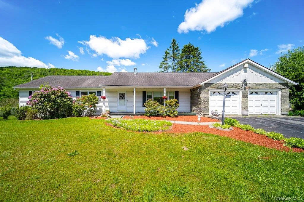 253 Rockland Road, Rockland, NY, 3 Bedrooms Bedrooms, 6 Rooms Rooms,2 BathroomsBathrooms,Residential,For Rent,Rockland,0,1010176 253 Rockland Road, Rockland, NY, 3 Bedrooms Bedrooms, 6 Rooms Rooms,2 BathroomsBathrooms,Residential,For Rent,Rockland,0,1010176