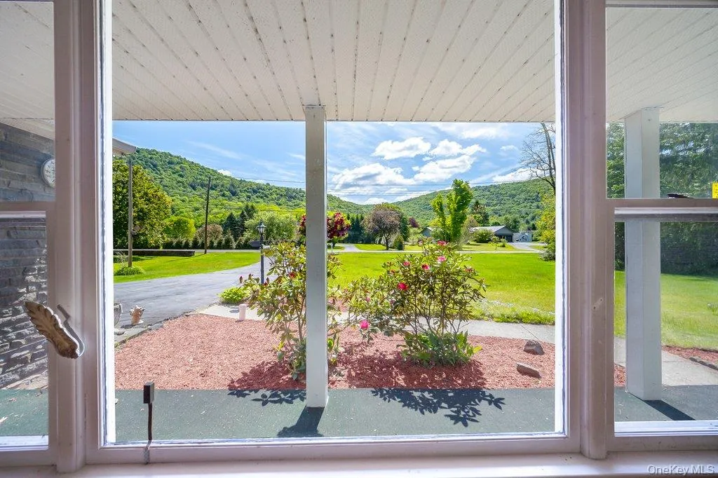 253 Rockland Road, Rockland, NY, 3 Bedrooms Bedrooms, 6 Rooms Rooms,2 BathroomsBathrooms,Residential,For Rent,Rockland,0,1010176 253 Rockland Road, Rockland, NY, 3 Bedrooms Bedrooms, 6 Rooms Rooms,2 BathroomsBathrooms,Residential,For Rent,Rockland,0,1010176