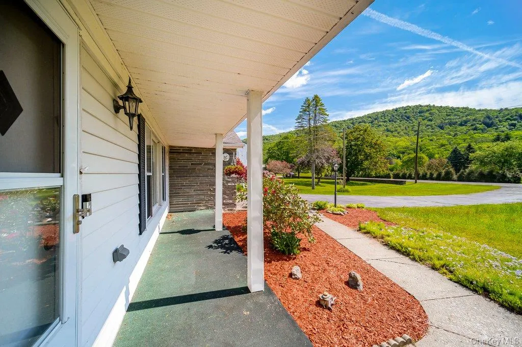 253 Rockland Road, Rockland, NY, 3 Bedrooms Bedrooms, 6 Rooms Rooms,2 BathroomsBathrooms,Residential,For Rent,Rockland,0,1010176 253 Rockland Road, Rockland, NY, 3 Bedrooms Bedrooms, 6 Rooms Rooms,2 BathroomsBathrooms,Residential,For Rent,Rockland,0,1010176