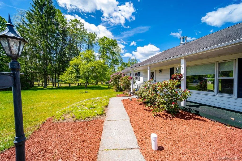 253 Rockland Road, Rockland, NY, 3 Bedrooms Bedrooms, 6 Rooms Rooms,2 BathroomsBathrooms,Residential,For Rent,Rockland,0,1010176 253 Rockland Road, Rockland, NY, 3 Bedrooms Bedrooms, 6 Rooms Rooms,2 BathroomsBathrooms,Residential,For Rent,Rockland,0,1010176