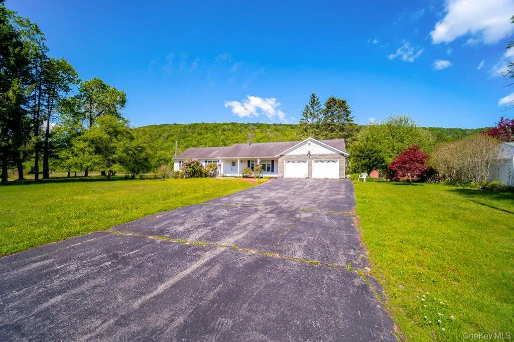 253 Rockland Road, Rockland, NY, 3 Bedrooms Bedrooms, 6 Rooms Rooms,2 BathroomsBathrooms,Residential,For Rent,Rockland,0,1010176 253 Rockland Road, Rockland, NY, 3 Bedrooms Bedrooms, 6 Rooms Rooms,2 BathroomsBathrooms,Residential,For Rent,Rockland,0,1010176