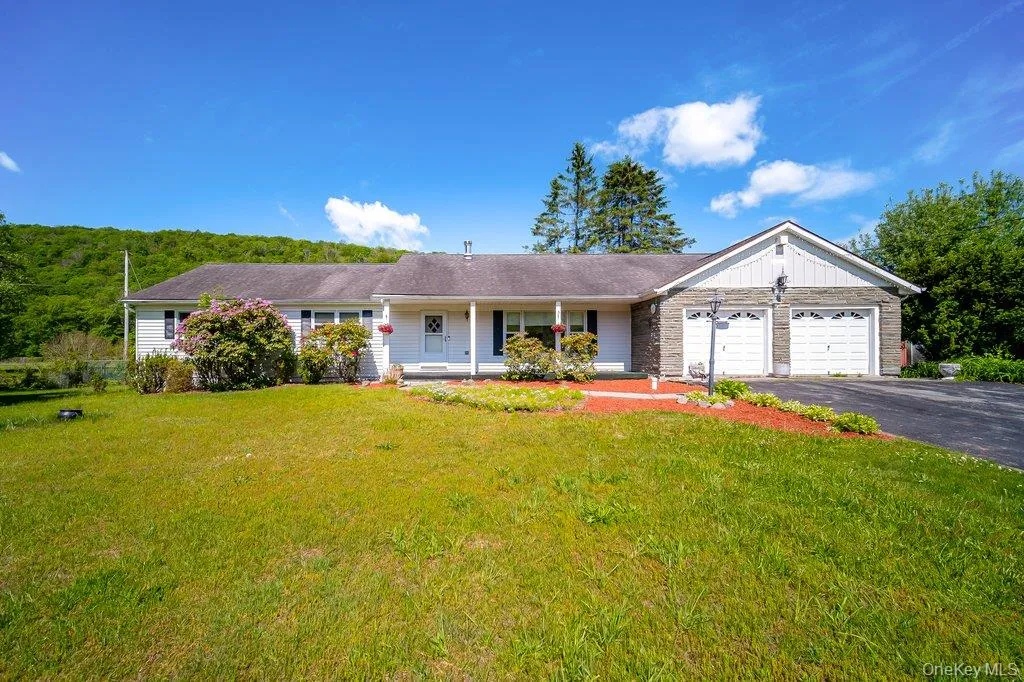 253 Rockland Road, Rockland, NY, 3 Bedrooms Bedrooms, 6 Rooms Rooms,2 BathroomsBathrooms,Residential,For Rent,Rockland,0,1010176 253 Rockland Road, Rockland, NY, 3 Bedrooms Bedrooms, 6 Rooms Rooms,2 BathroomsBathrooms,Residential,For Rent,Rockland,0,1010176